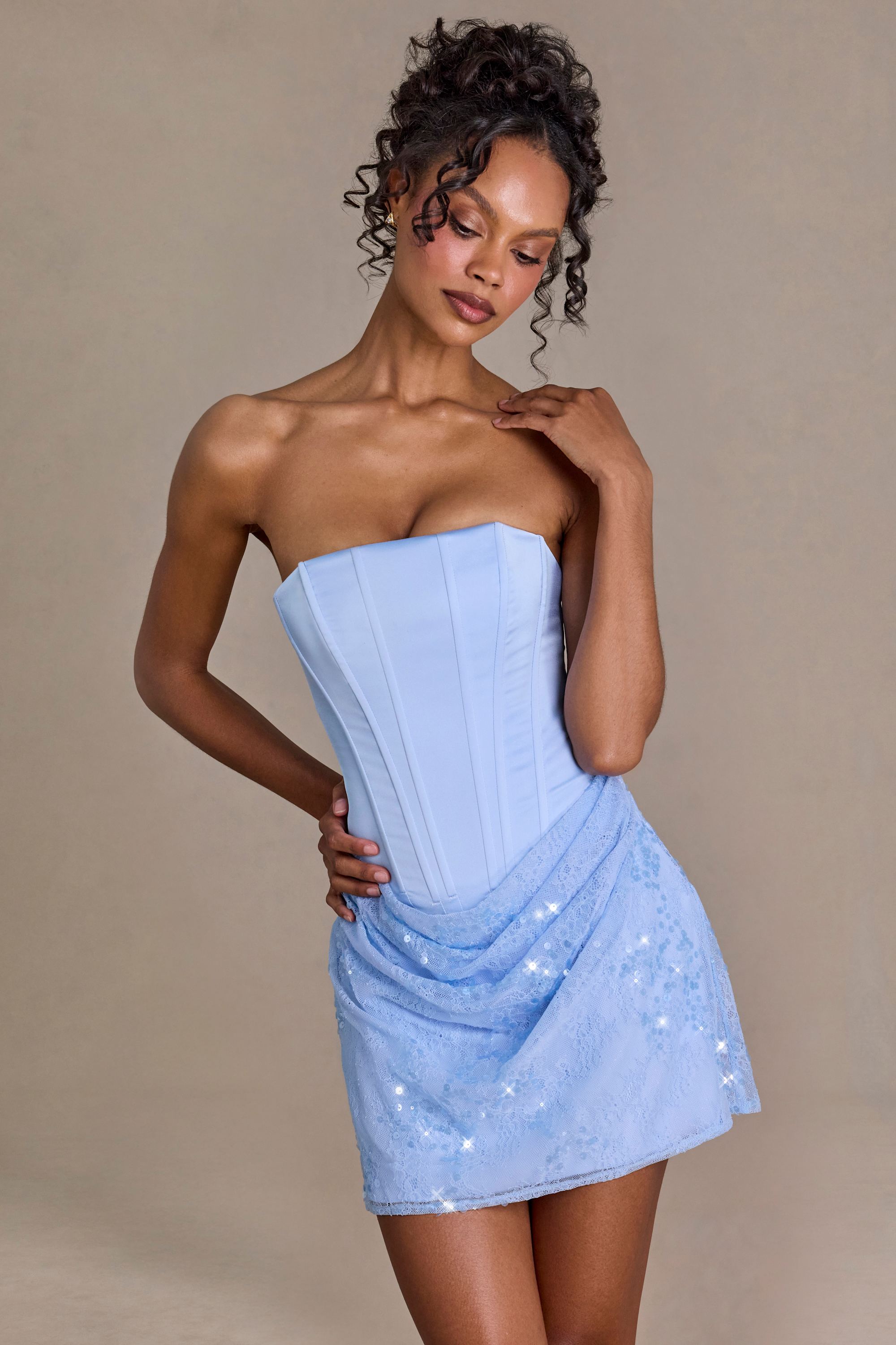 robe mini en dentelle