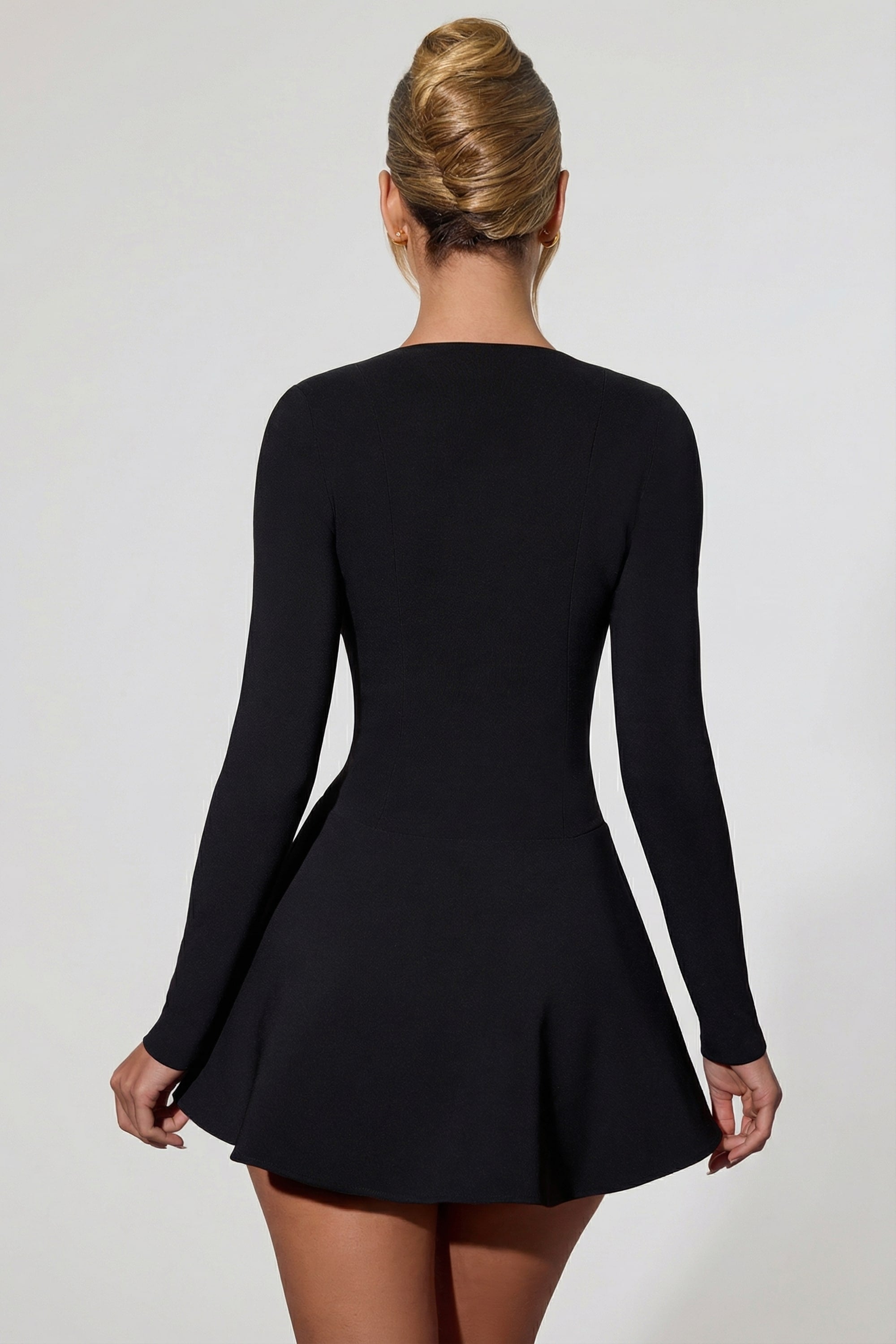 robe mini noire à encolure plongeante