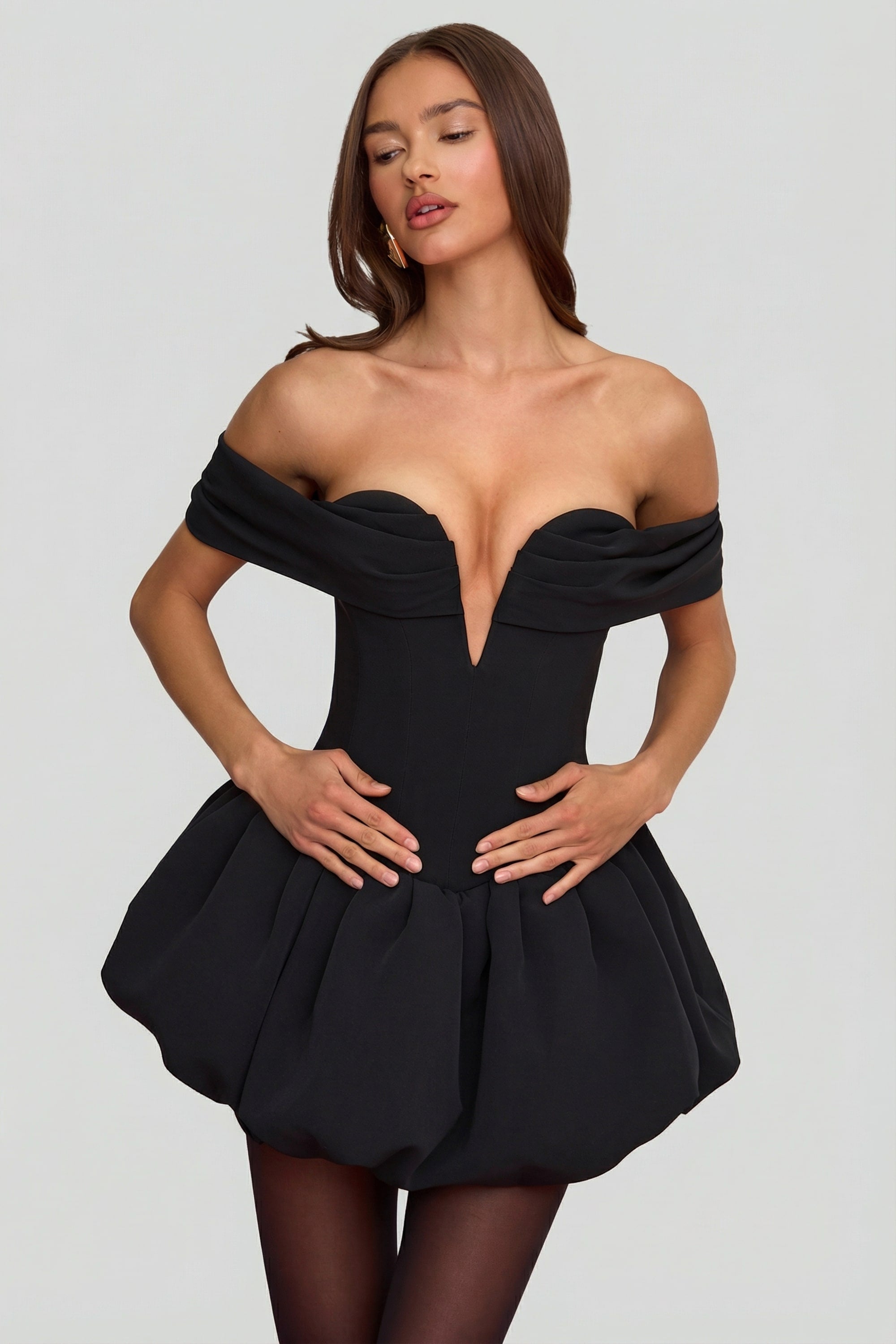 tenue de soirée noire avec corset
