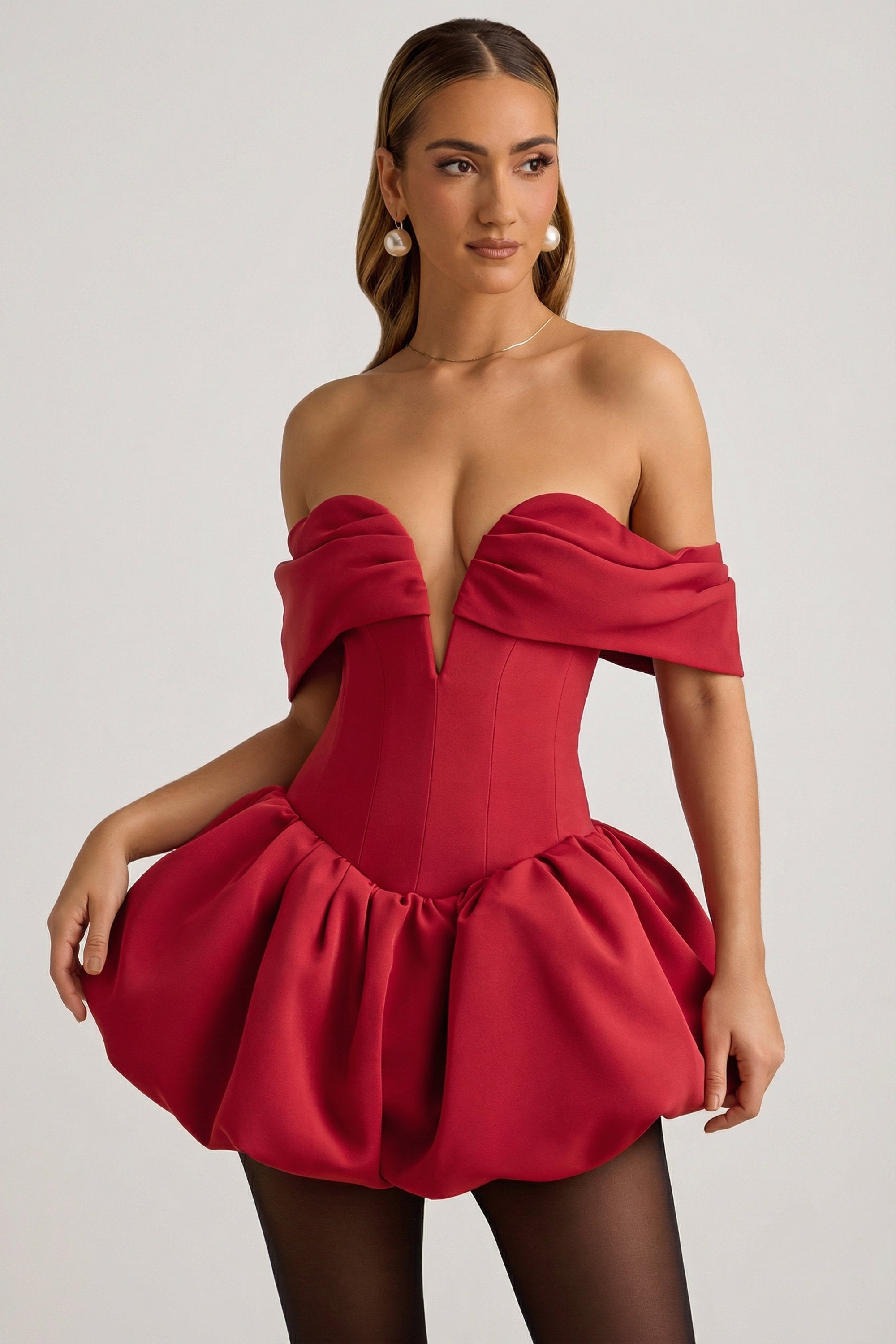 robe rouge silhouette sculptée