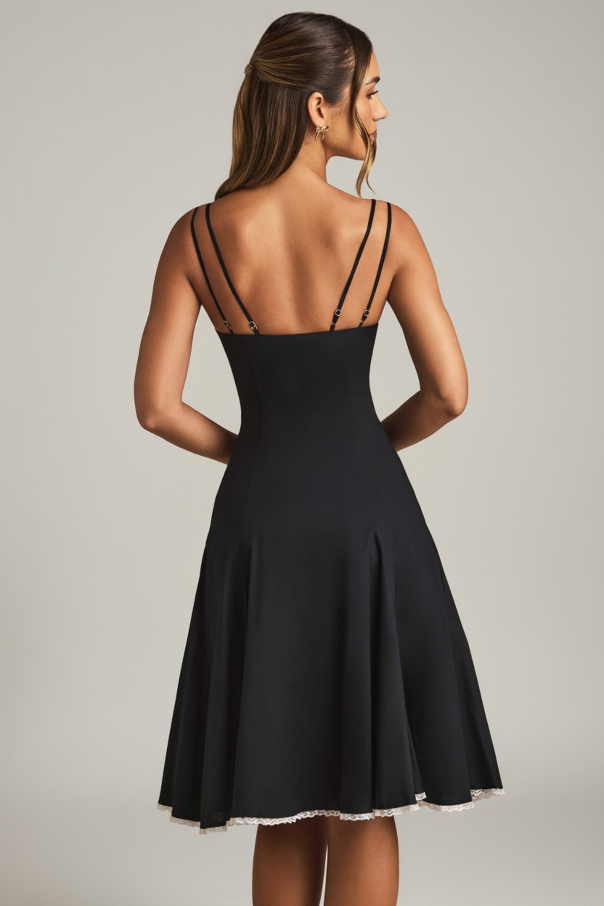 Bow-Detail A-Line dress silhouette