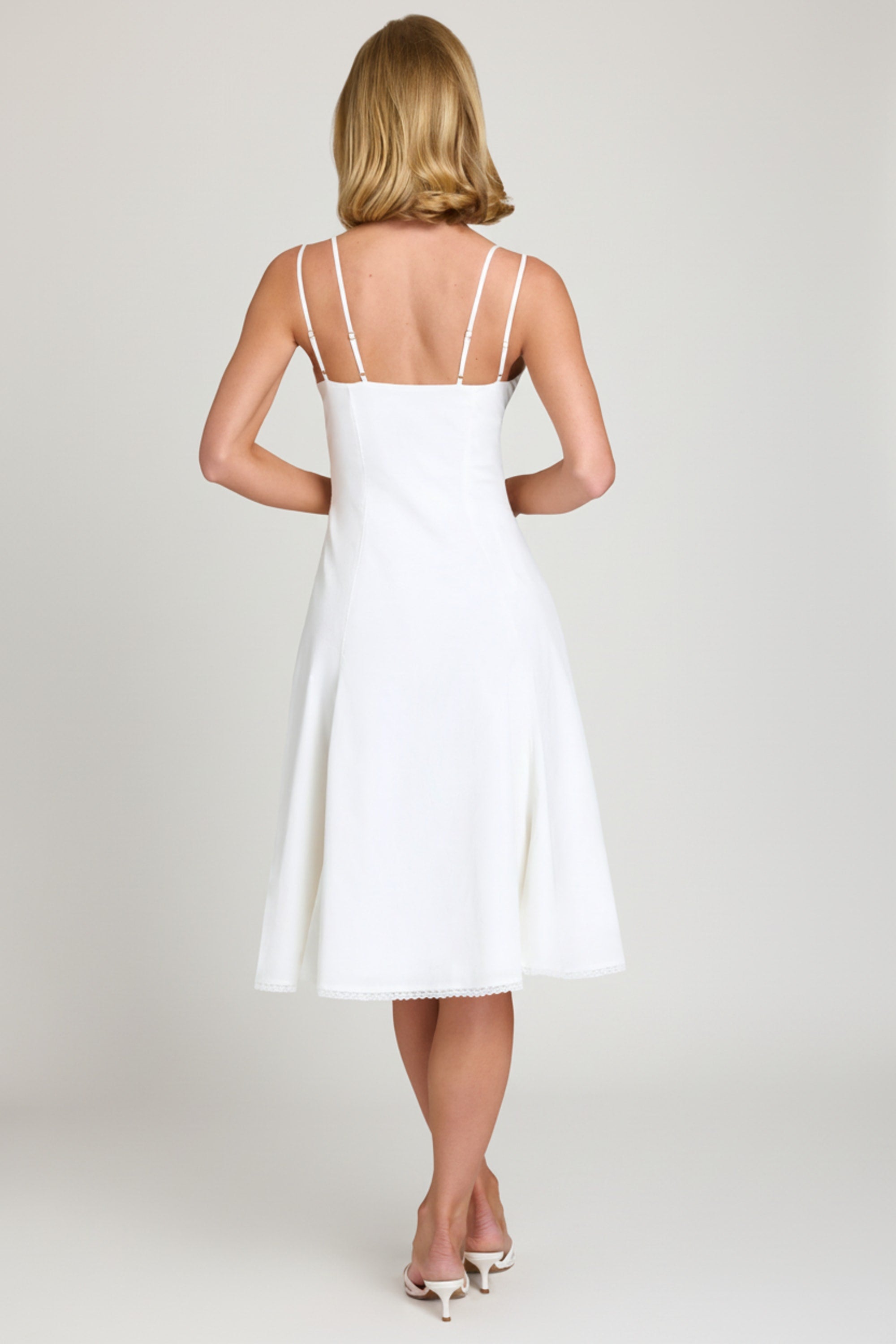 Robe midi blanche à détails nœud