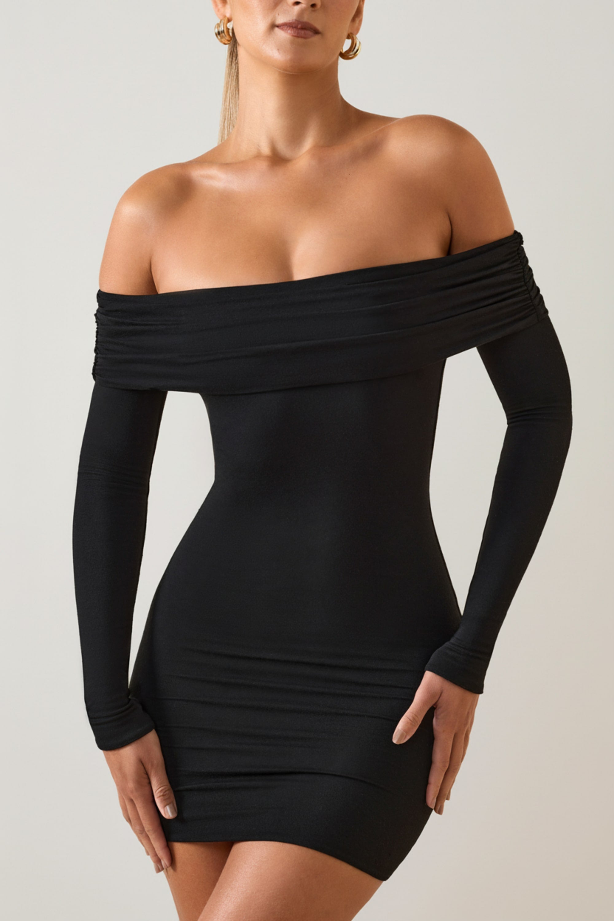 robe noire moderne femmes