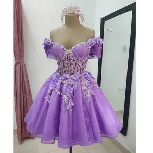 Robe de bal courte Celestia à corset et épaules dénudées, ornée de perles et de dentelle