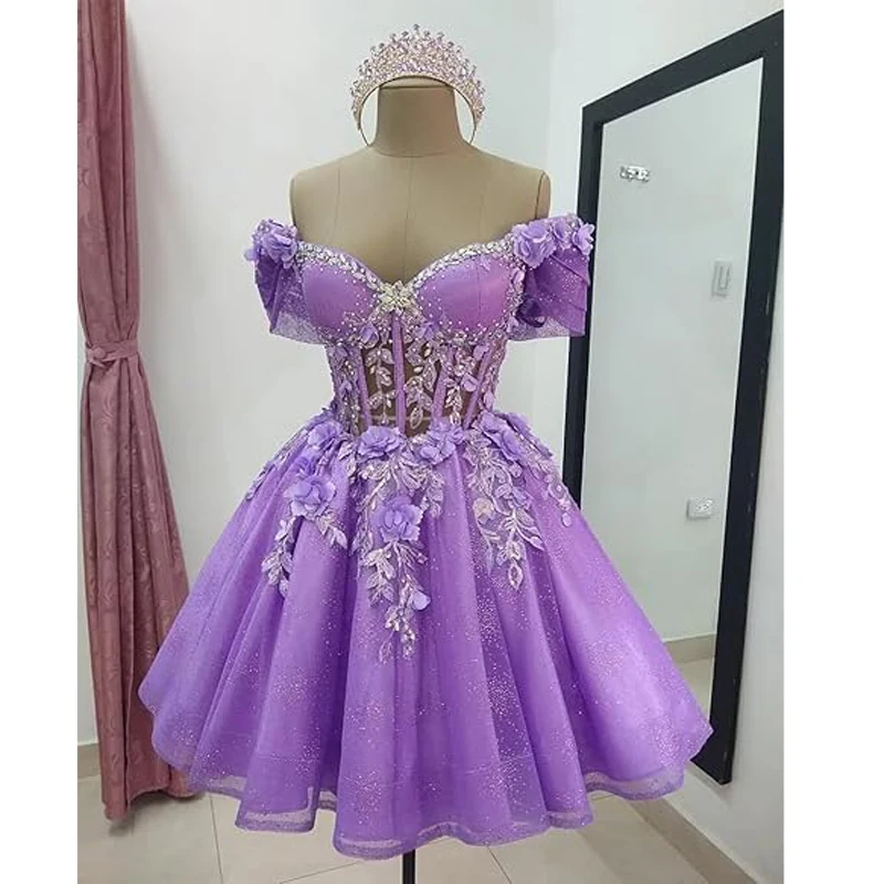 Robe de bal courte Celestia à corset et épaules dénudées, ornée de perles et de dentelle