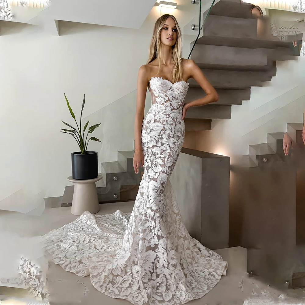 Sexy Sweetheart Mermaid Wedding Dress with Lace Appliqué & Open Back