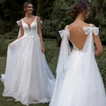 Romantic Big Bow V Back Wedding Dress Airy Tulle A Line Bridal Gown Spaghetti Strap Lace
